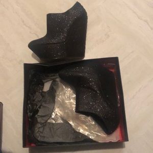 Black wedge shoes